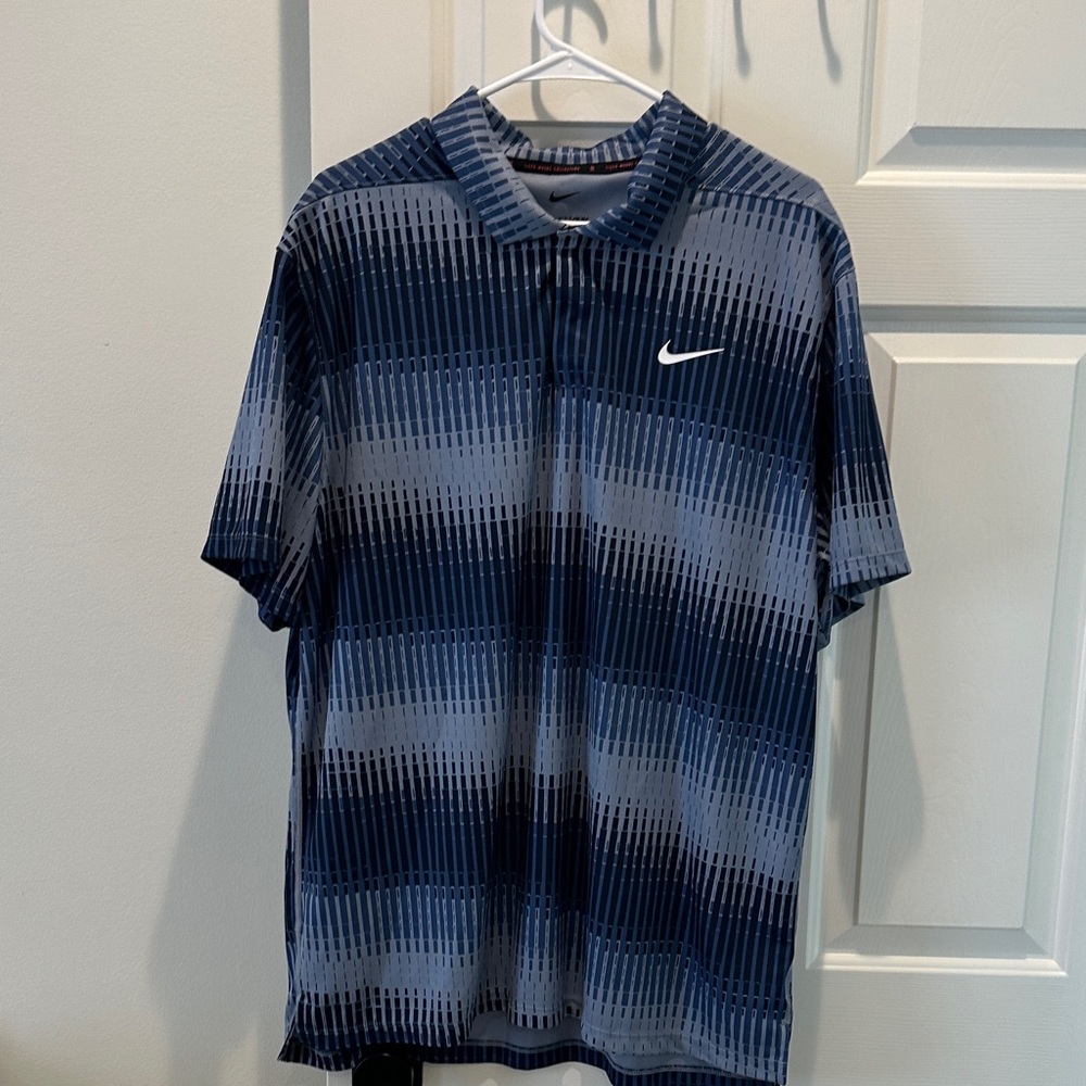 Nike Men's Blue and Gray Patterned Polo